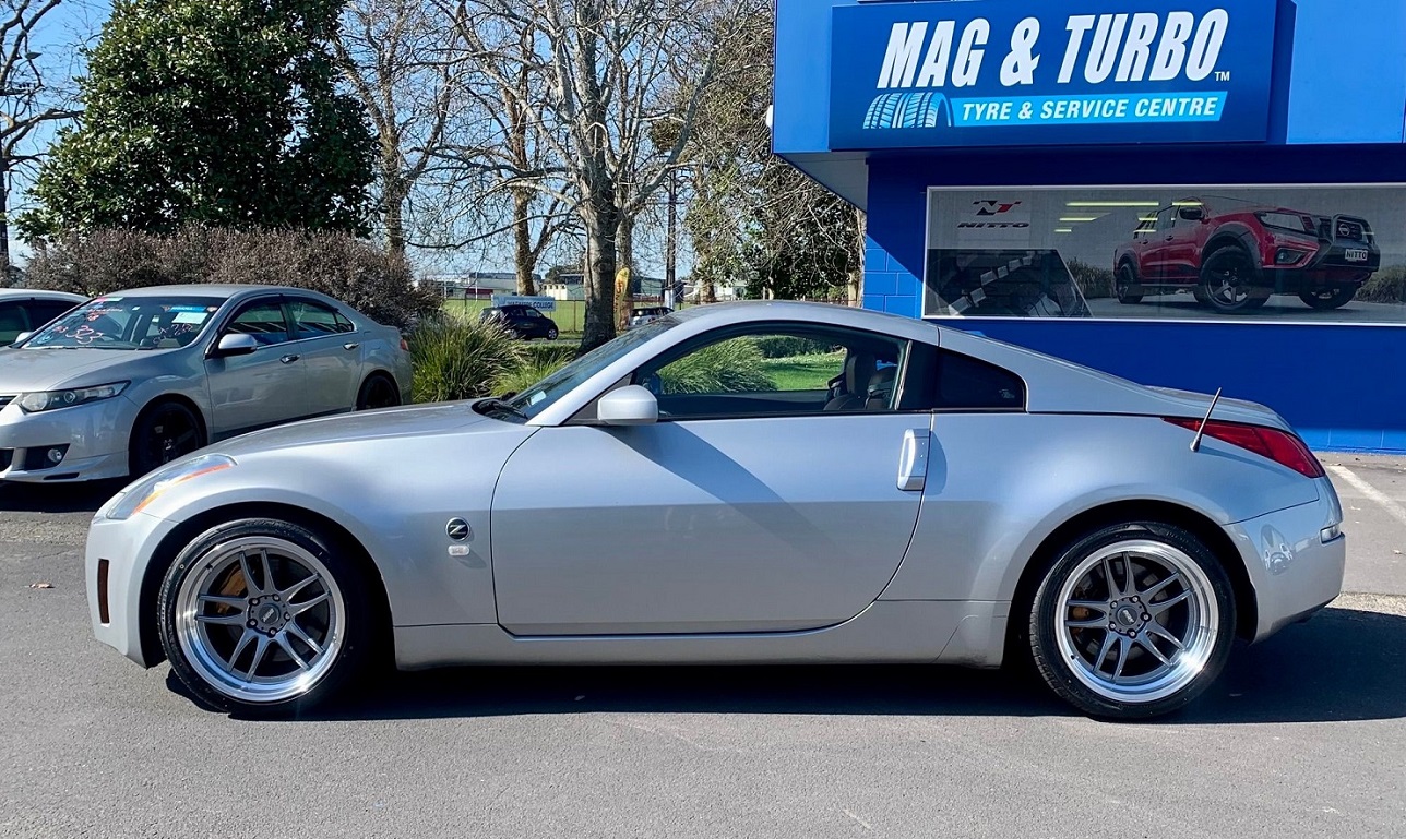 Nissan 350z (2004) on BGW DC Emotion 5