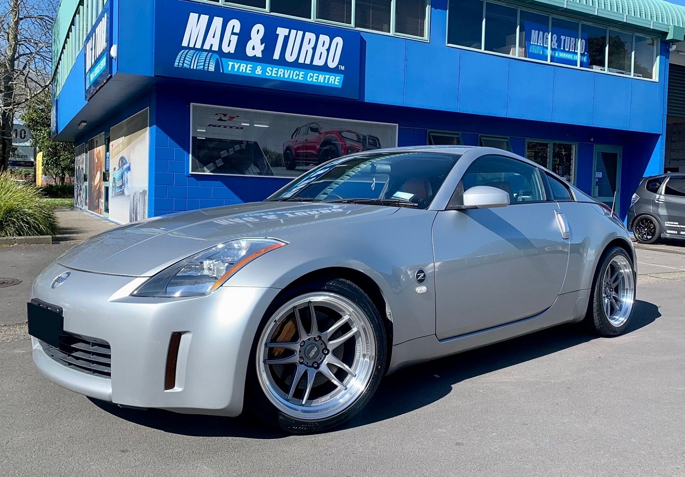 Nissan 350z (2004) on BGW DC Emotion 5