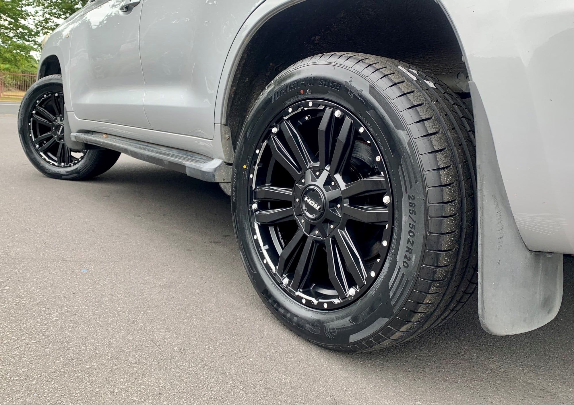 Toyota LC200 (2008) on 20" ROH Vapour