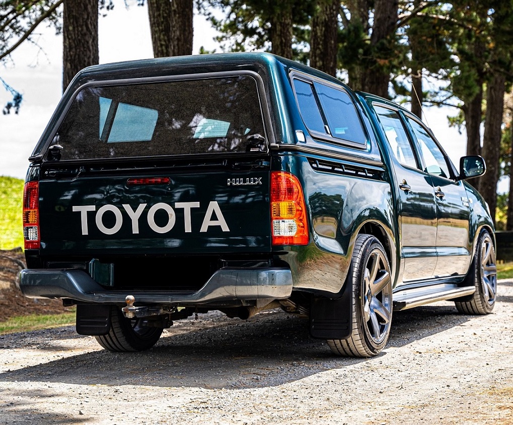 Toyota Hilux 2WD (2009) on 20 inch BGW Beast
