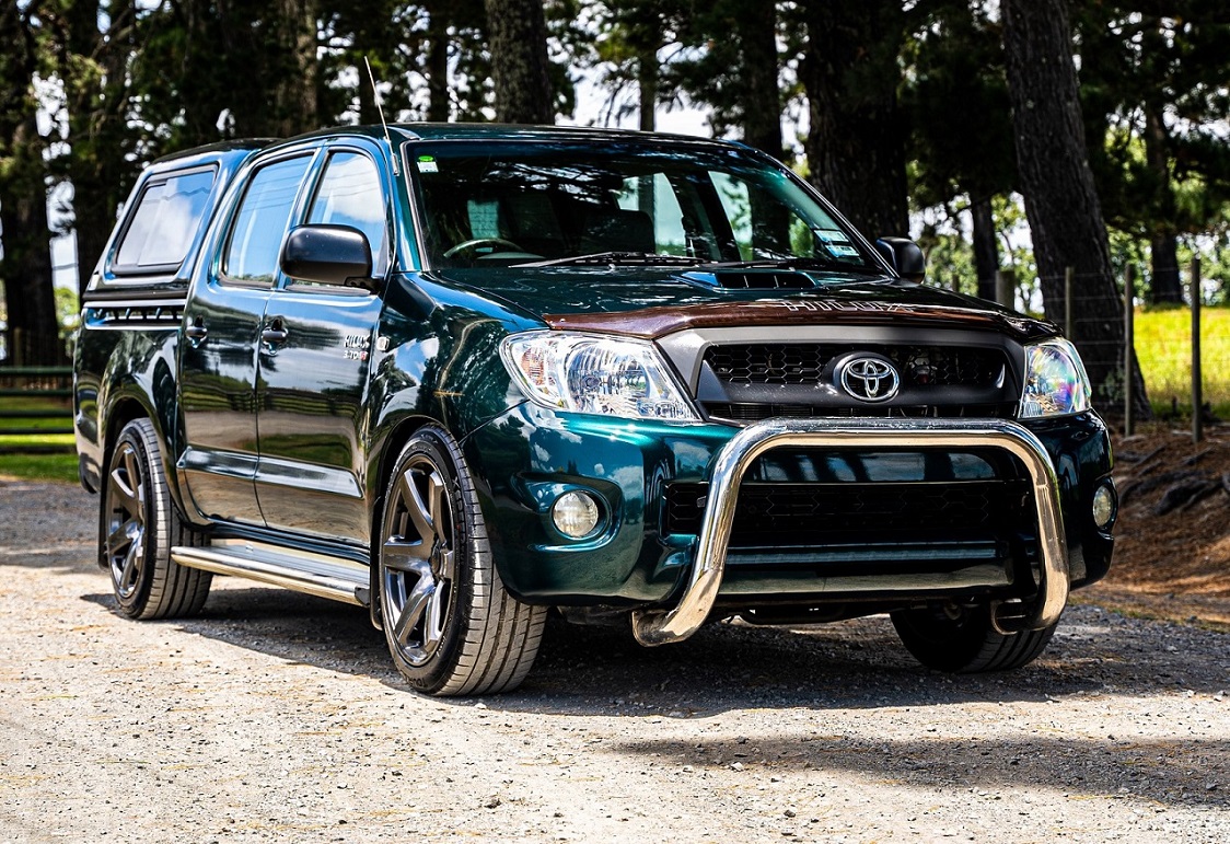 Toyota Hilux 2WD (2009) on 20 inch BGW Beast