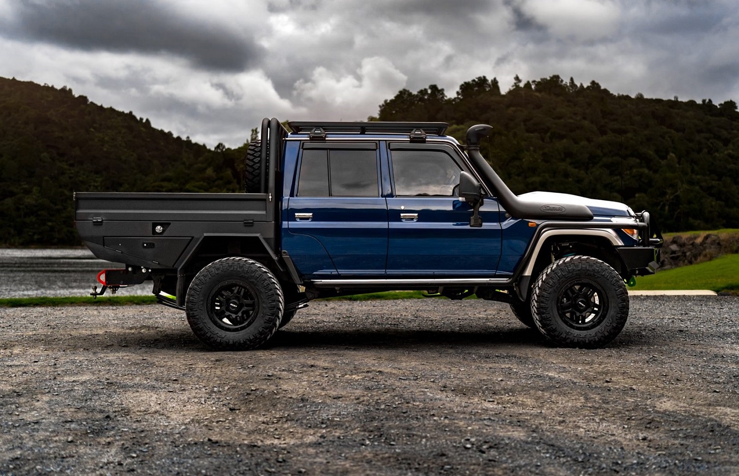 Toyota Land Cruiser (2021) on 17" ROH Hammer