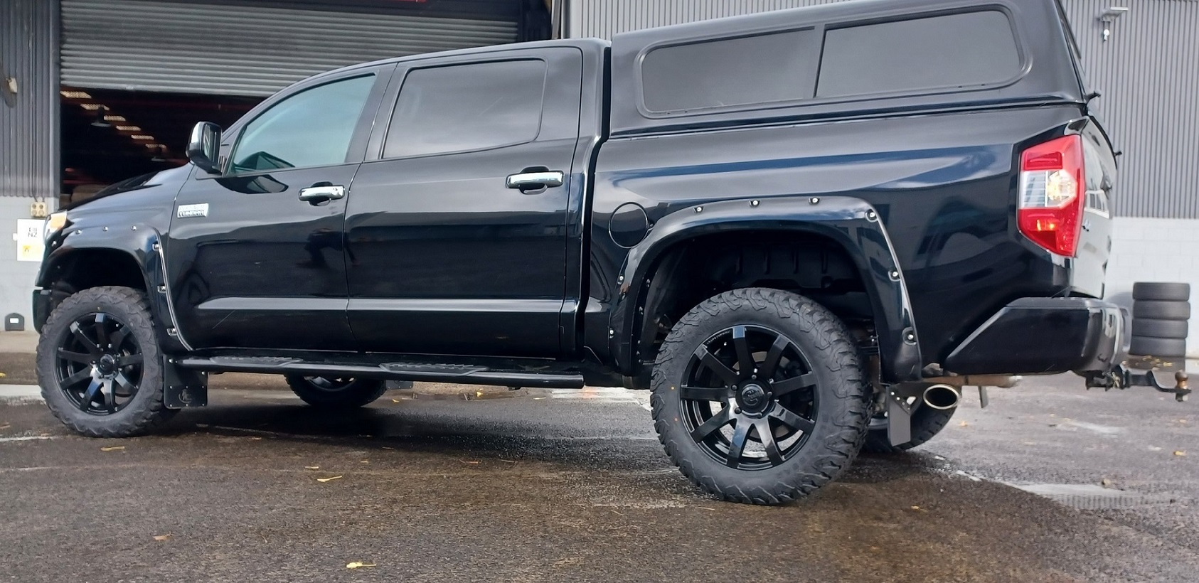 Toyota Tundra (2016) on Covert RV3