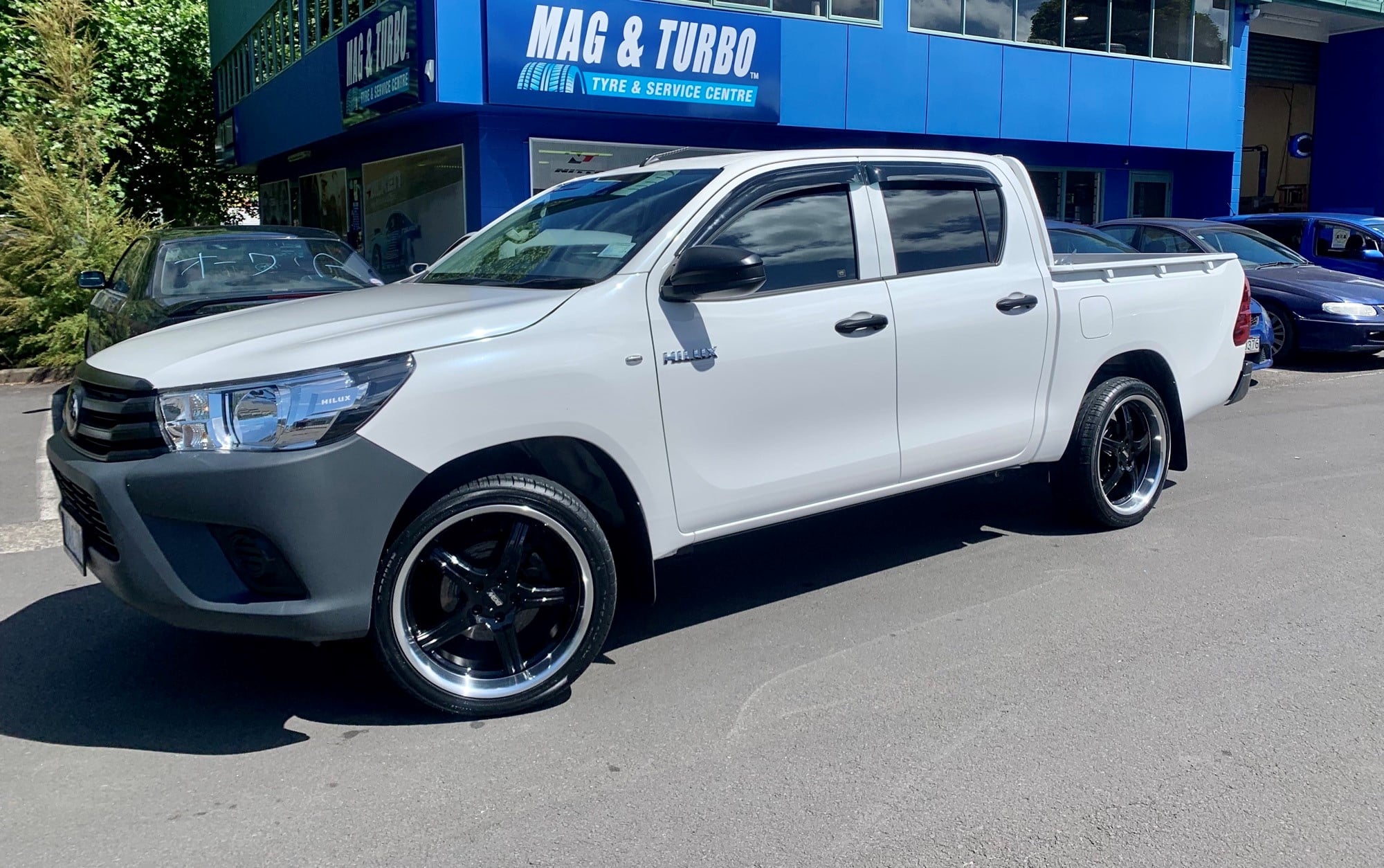 Toyota Hilux 2WD on 20" BGW Rampage