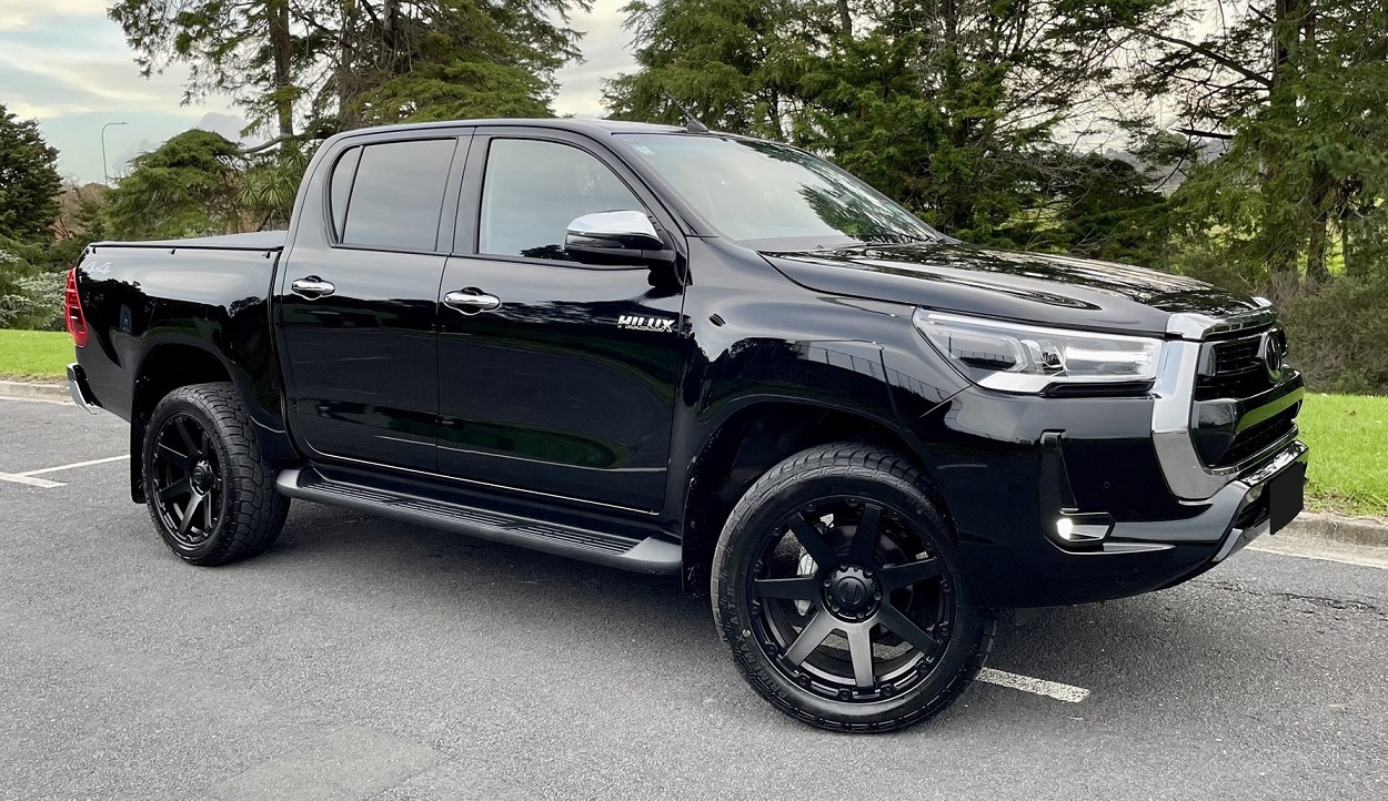 Toyota Hilux SR5 (2021) on BGW Vader