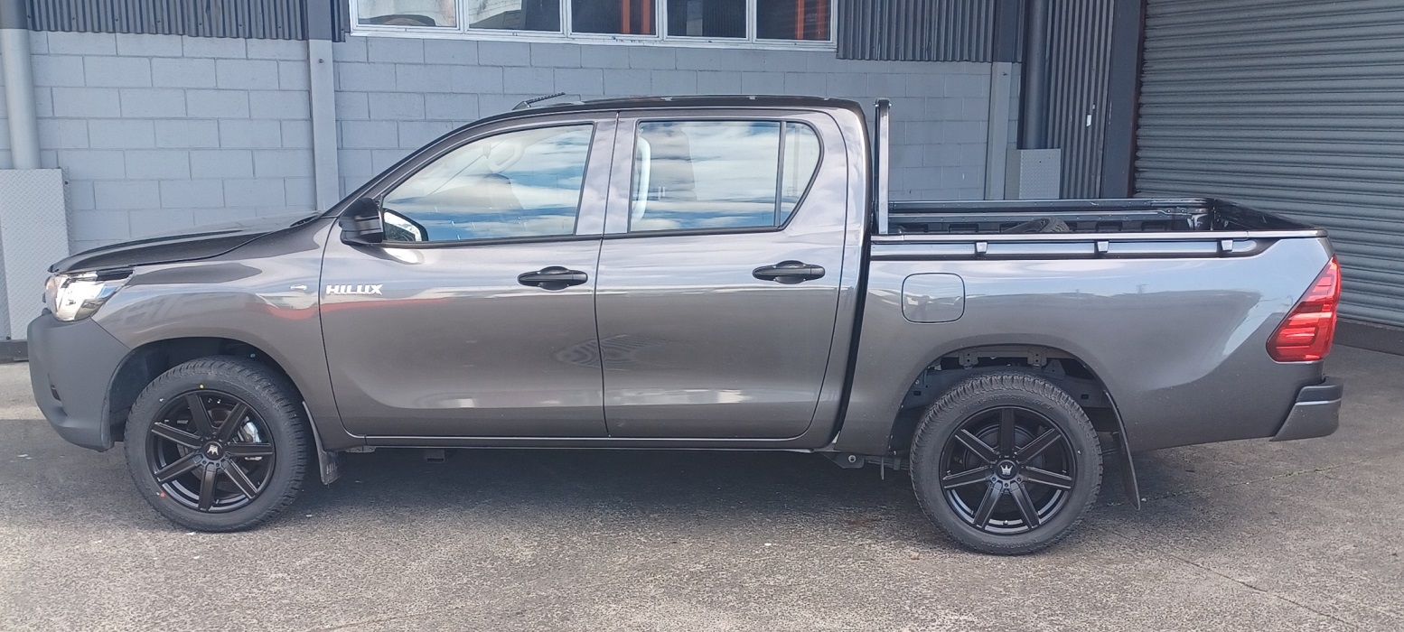 Toyota Hilux 2WD (2022) on 18" Mazzi Laguna