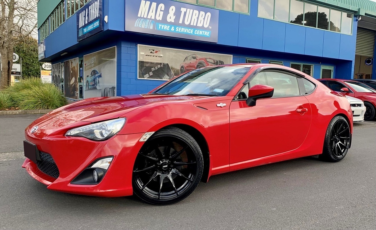Toyota GT86 (2014) lowered on 18" BGW Circuit