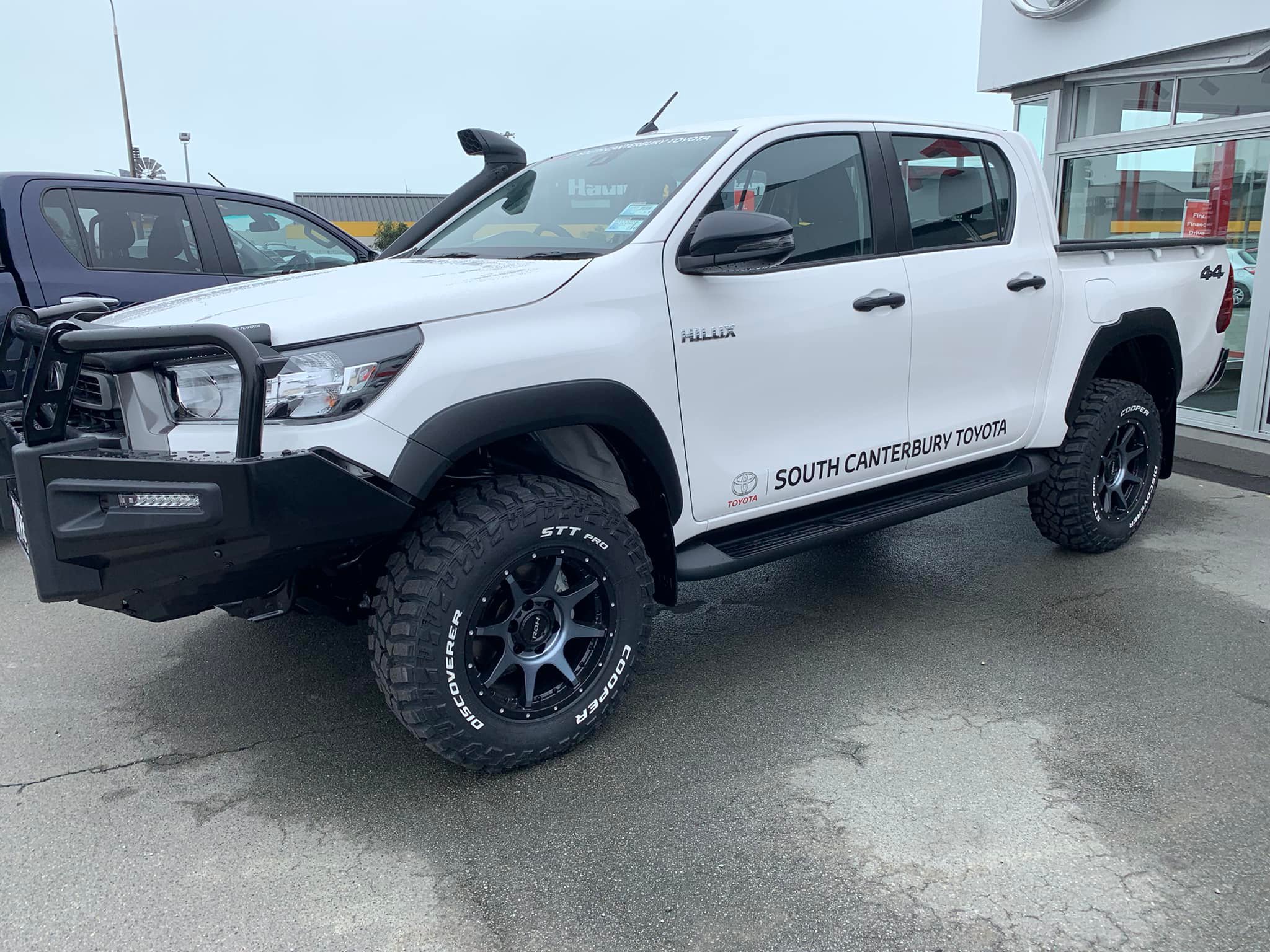Toyota Hilux on 17" ROH Trophy