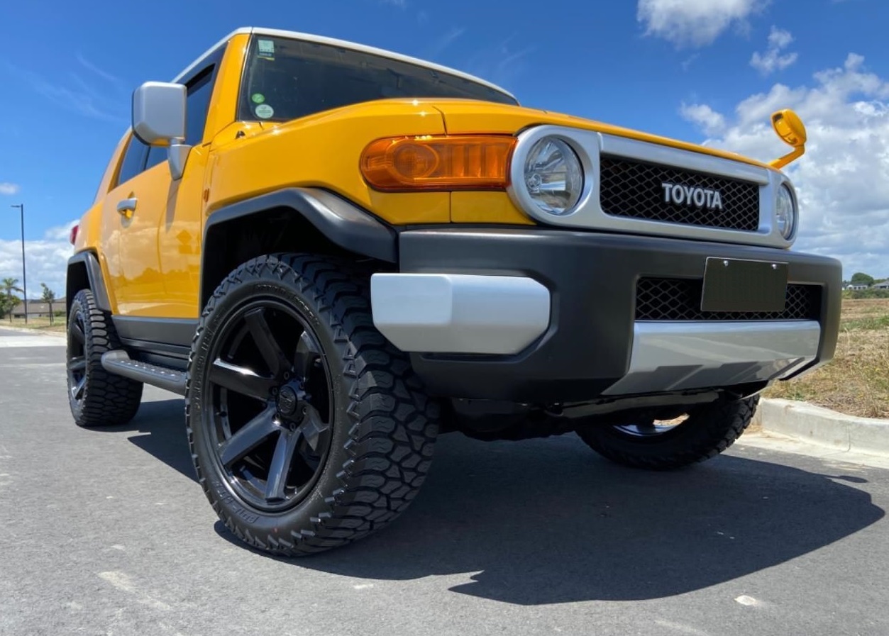 Toyota Fj Cruiser on BGW Beast with AMP Tyres