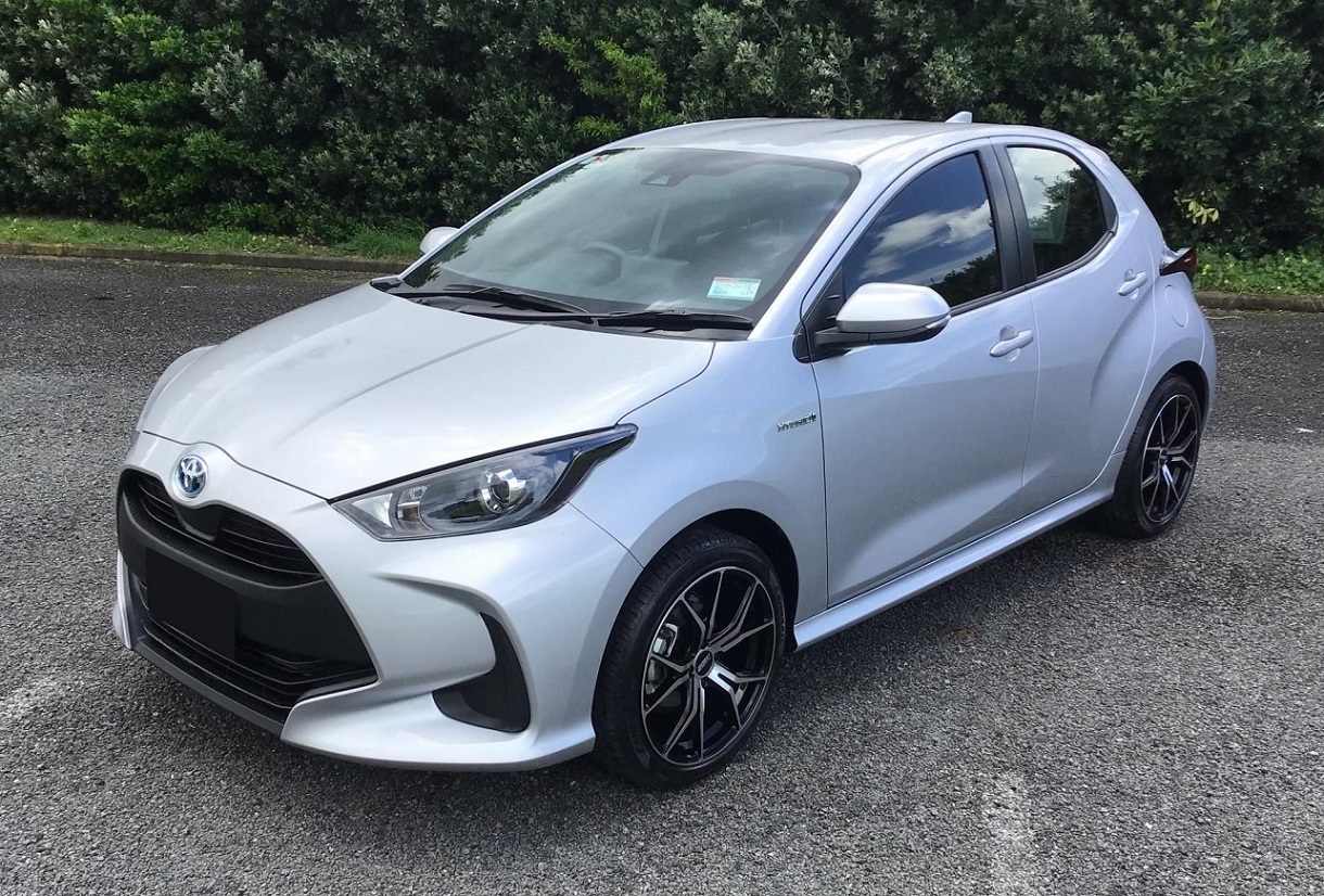 Toyota Yaris (2022) on 17" BGW Compton