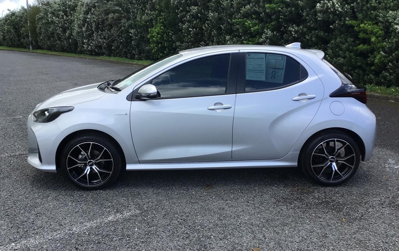 Toyota Yaris (2022) on 17" BGW Compton