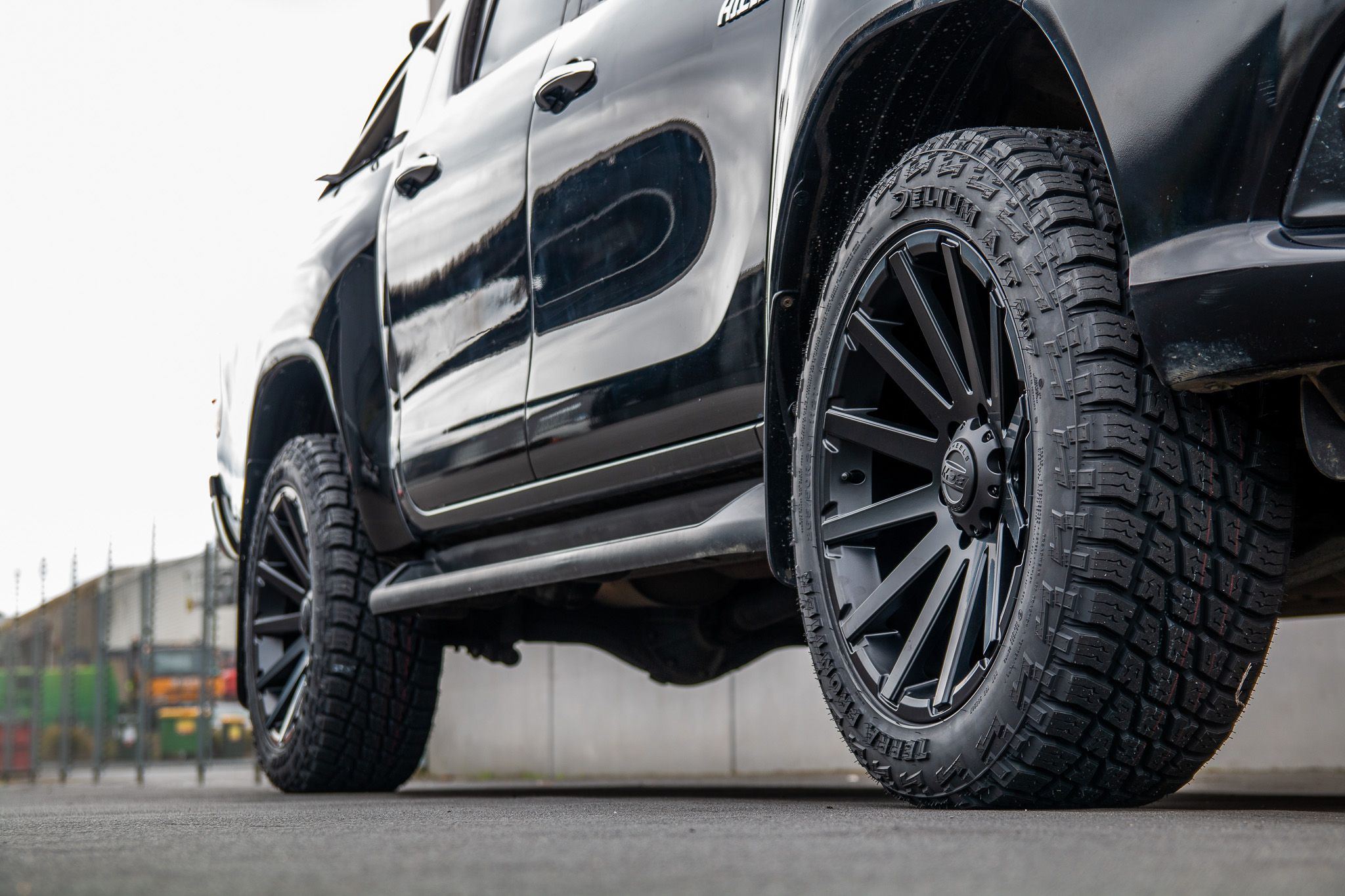 Toyota Hilux SR5 (2016) on BGW Cruze