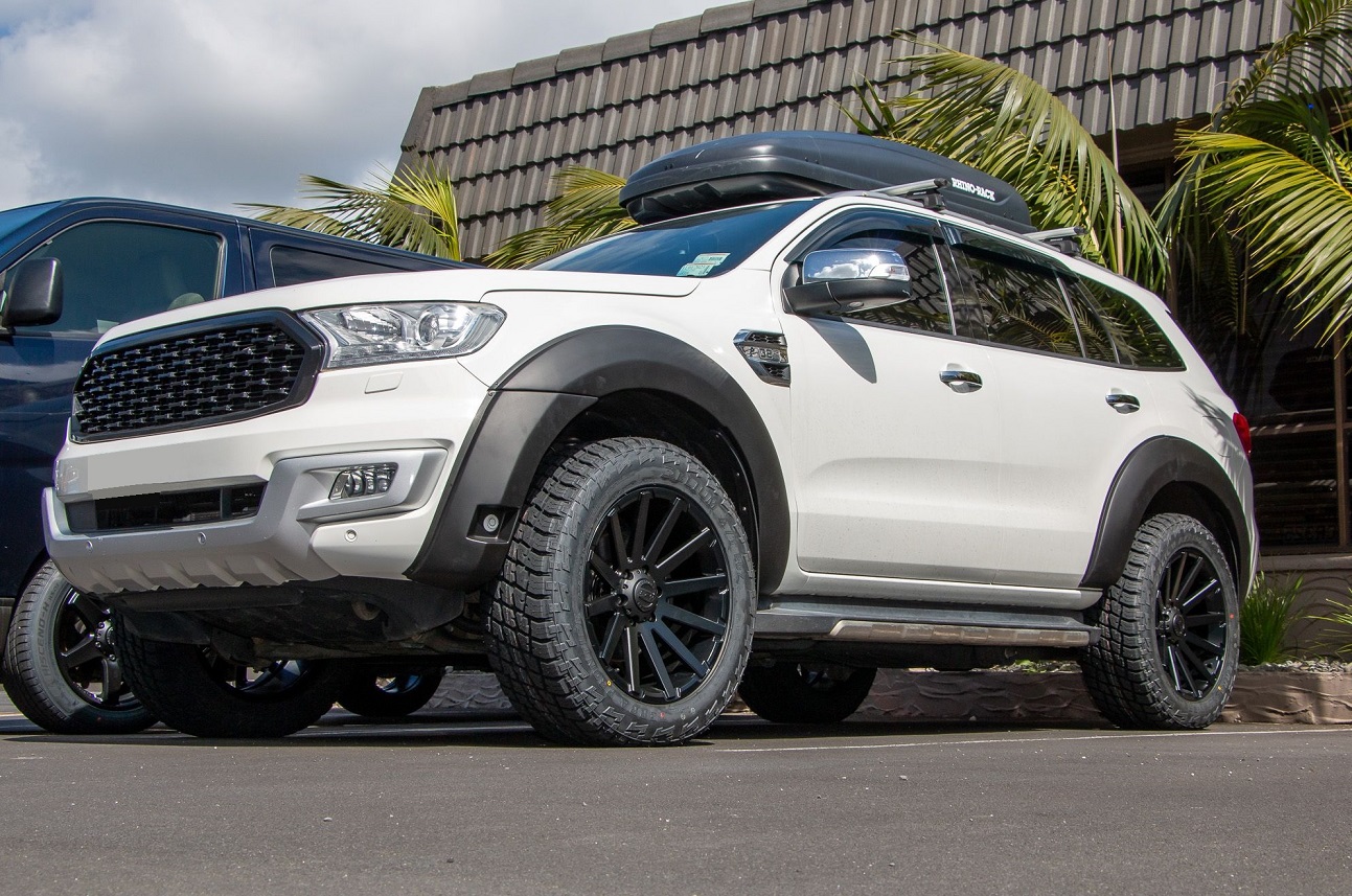 Ford Everest (2017) on BGW Cruze