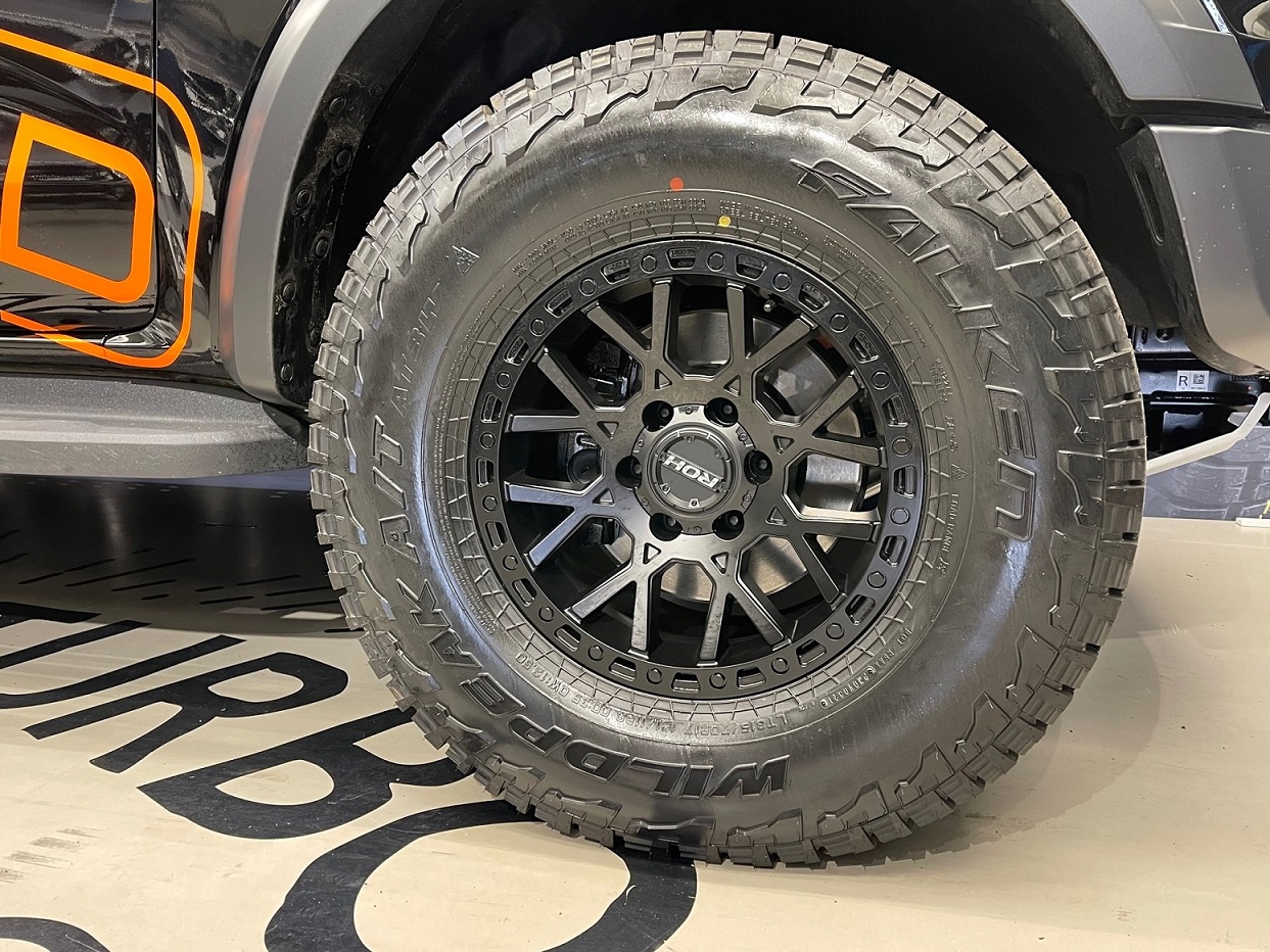 Ford Ranger Raptor (2022) on 17" ROH Crawler
