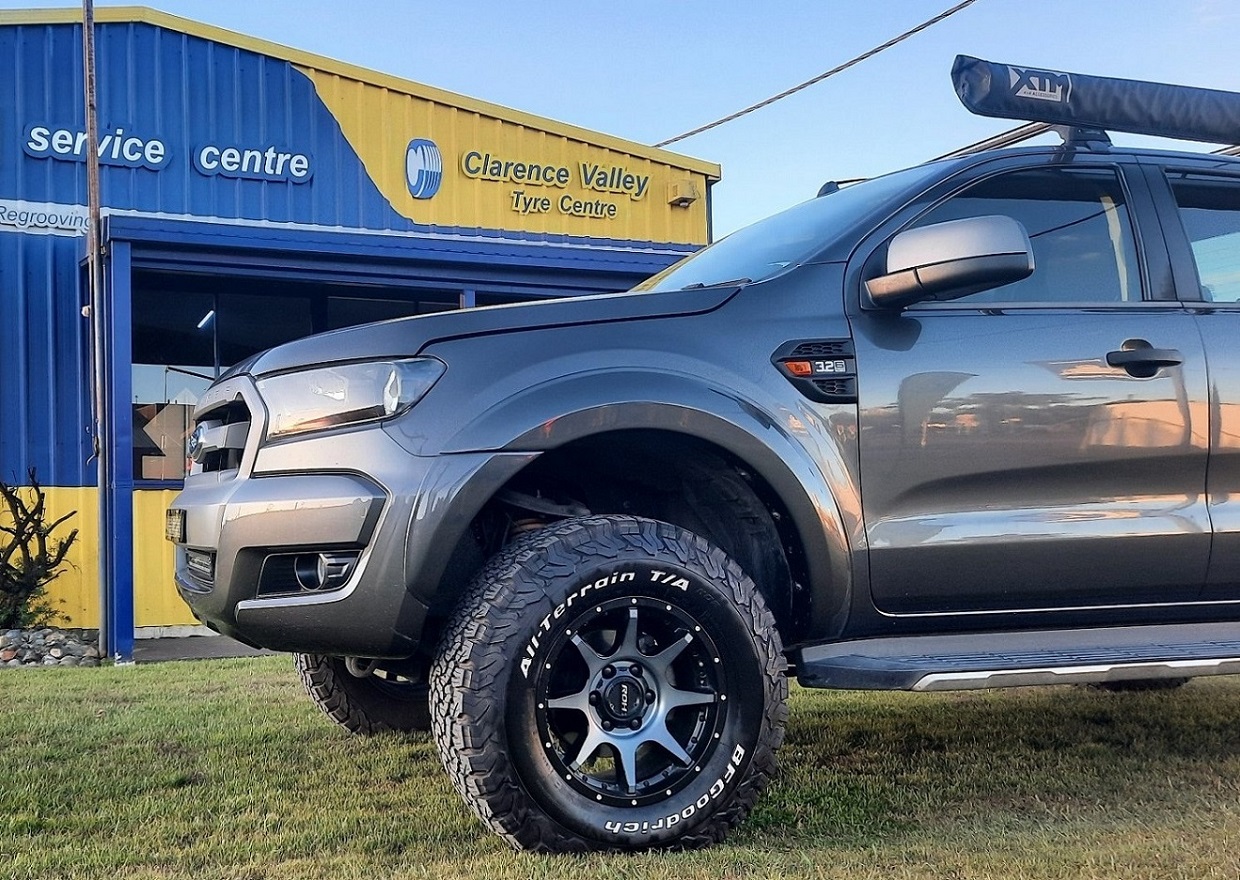 Ford Ranger on 17" ROH Trophy