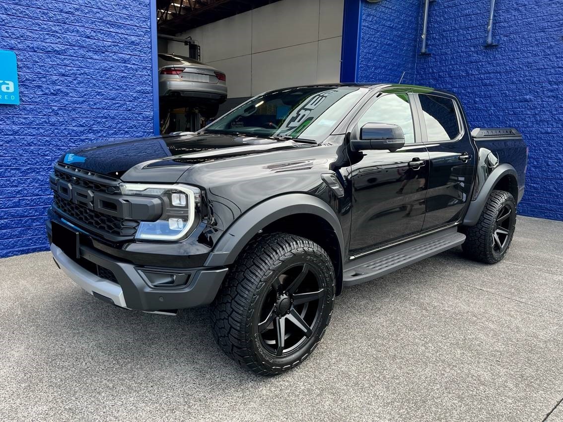 Ford Ranger Raptor (2022) on 20" Covert RV2