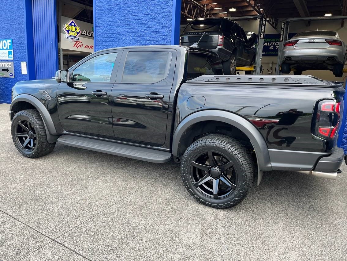 Ford Ranger Raptor (2022) on 20" Covert RV2