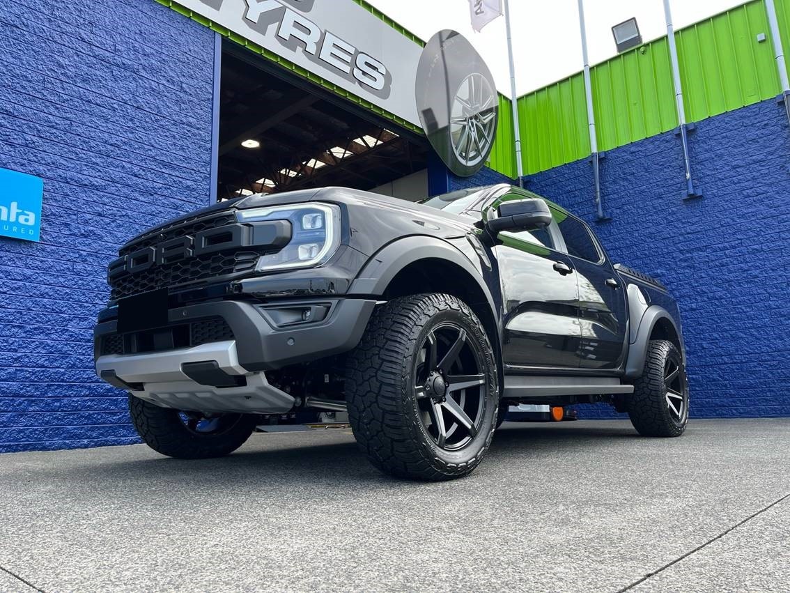 Ford Ranger Raptor (2022) on 20" Covert RV2