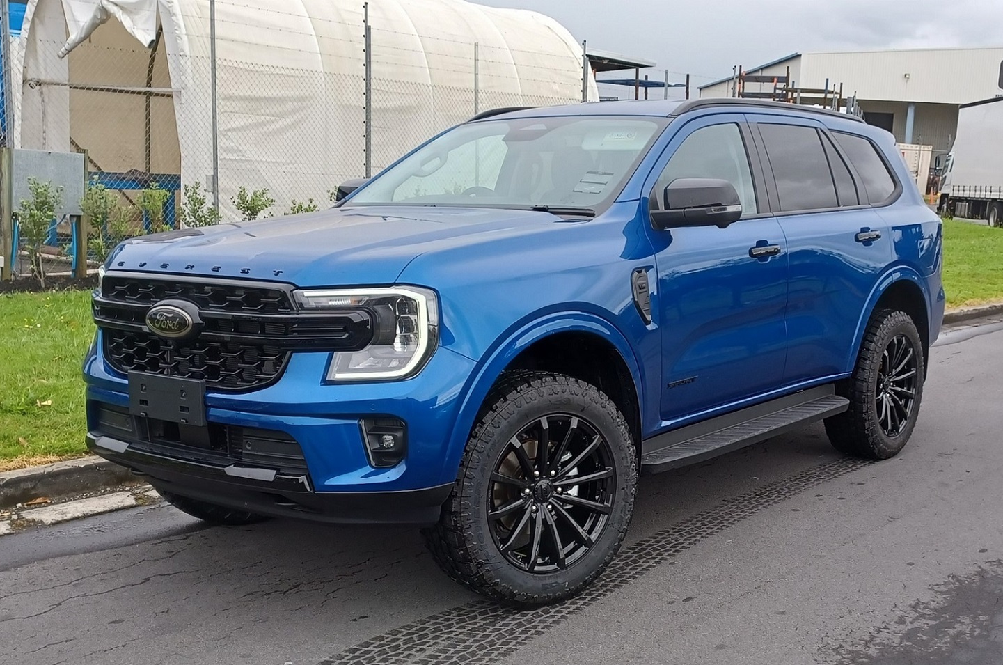 Ford Everest (2022) on BGW Blast w/Tri-Ace A/T's