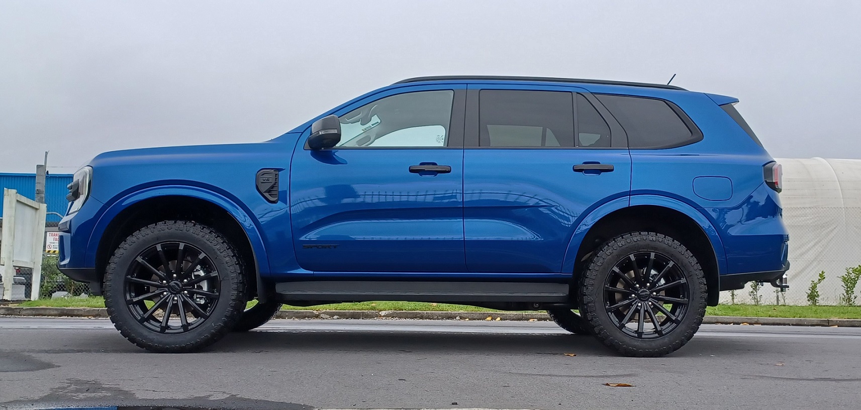Ford Everest (2022) on BGW Blast w/Tri-Ace A/T's