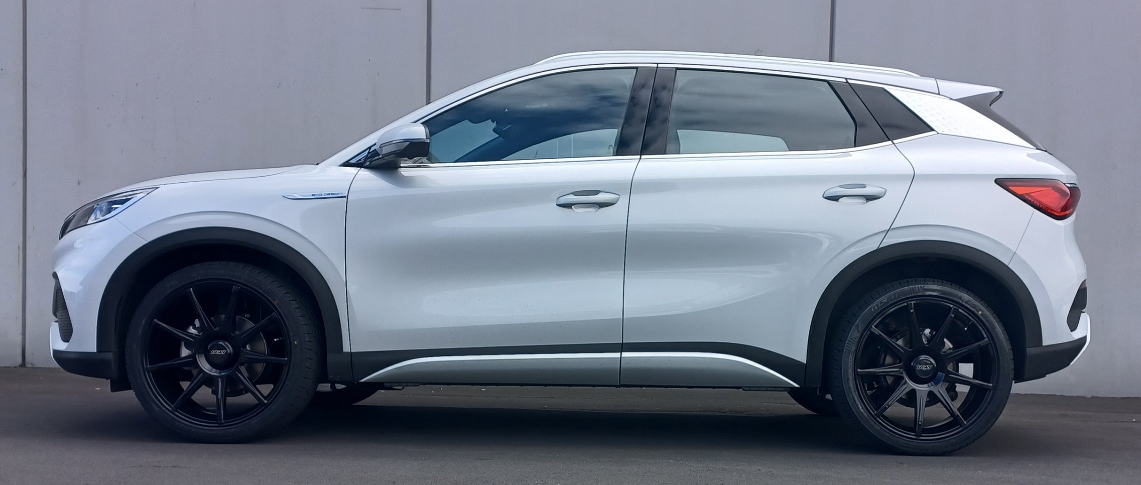 BYD Atto 3 (2022) on 20" BGW Tech 9
