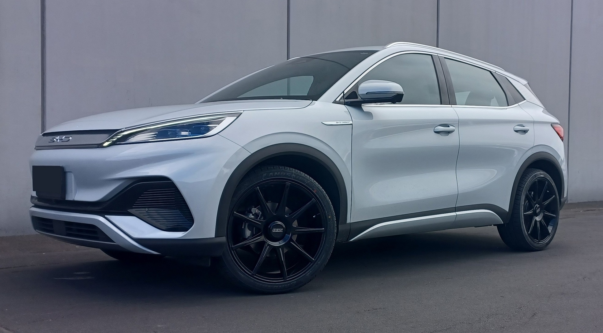 BYD Atto 3 (2022) on 20" BGW Tech 9