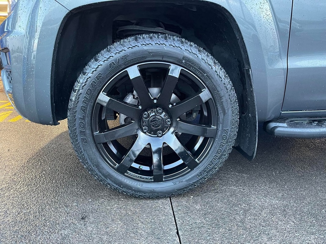 VW Amarok on 20" Covert RV3
