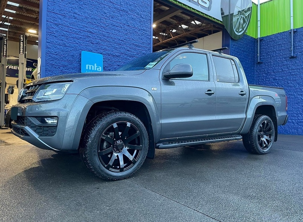 VW Amarok on 20" Covert RV3