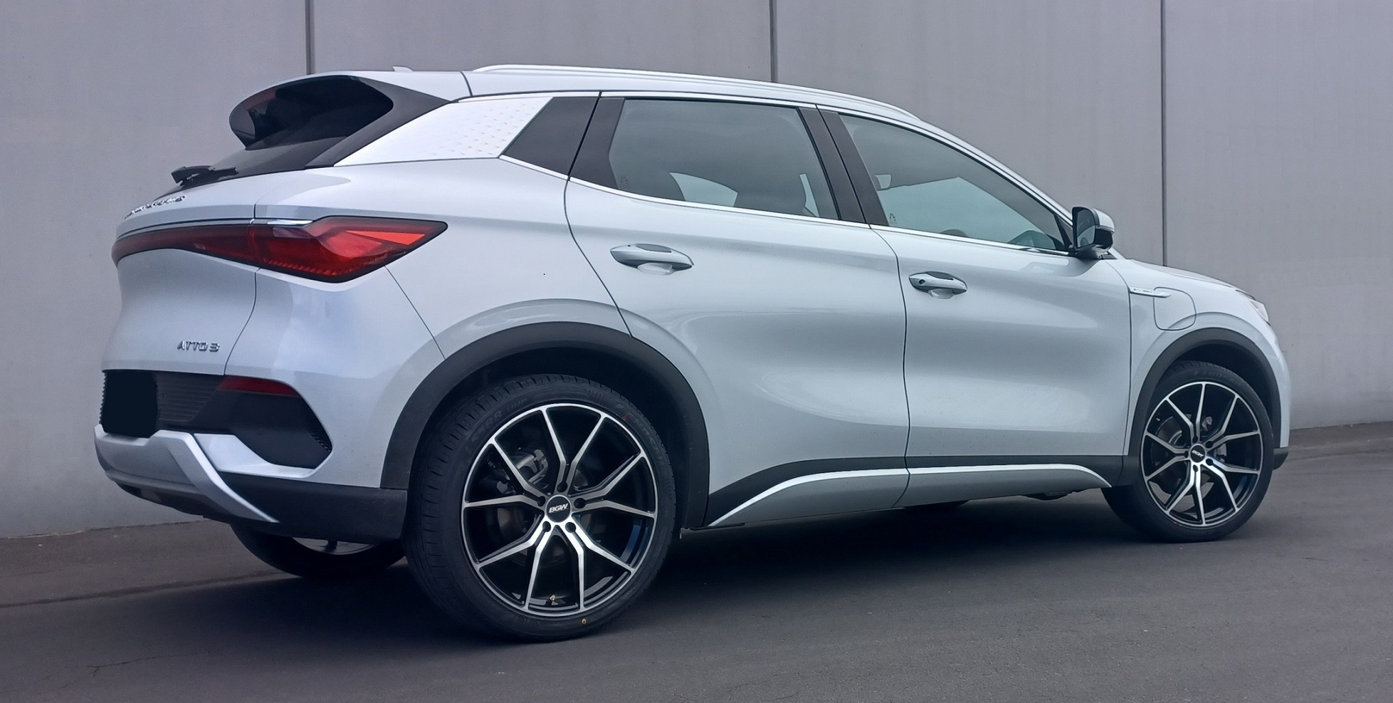 BYD Atto 3 (2022) on 20" BGW Compton