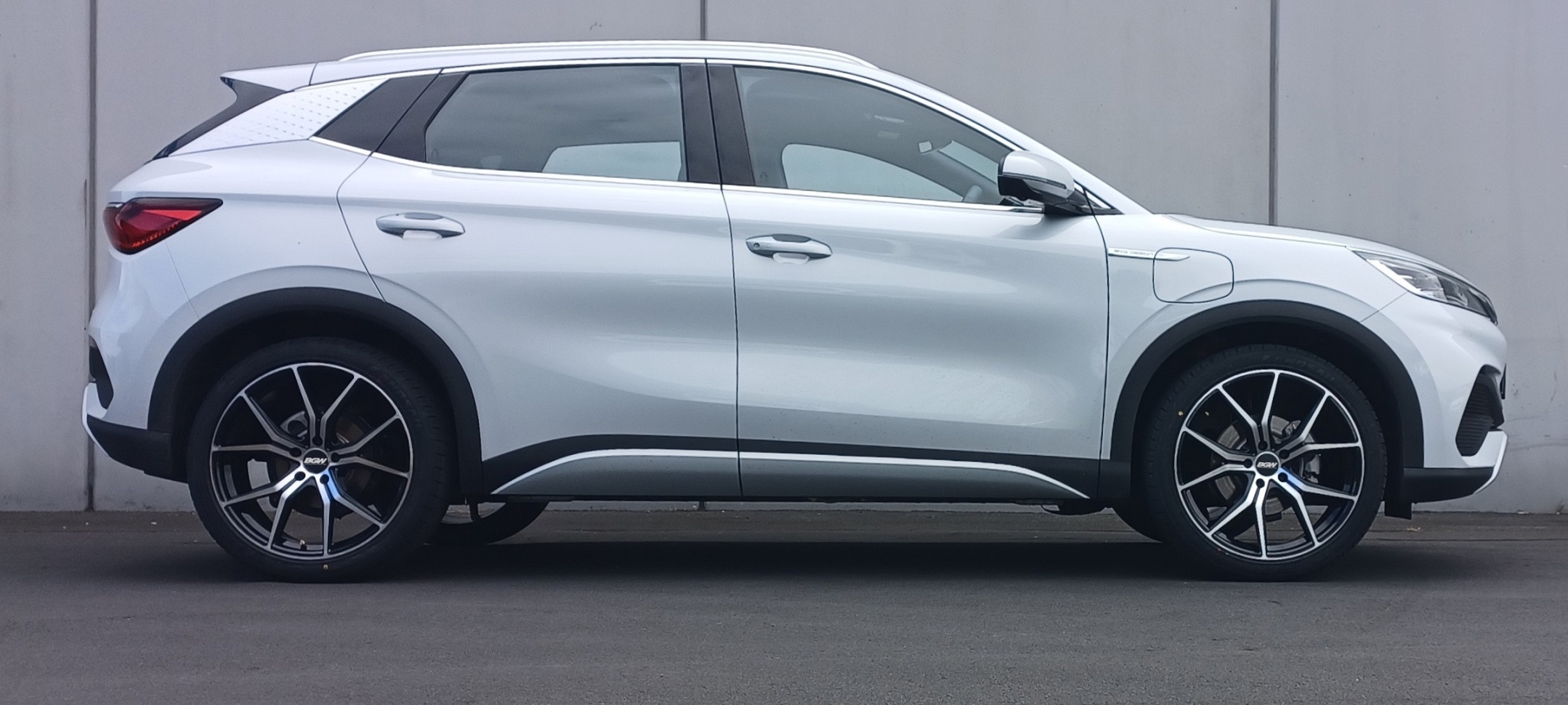 BYD Atto 3 (2022) on 20" BGW Compton