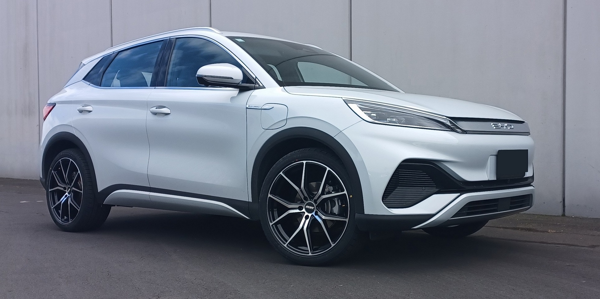 BYD Atto 3 (2022) on 20" BGW Compton