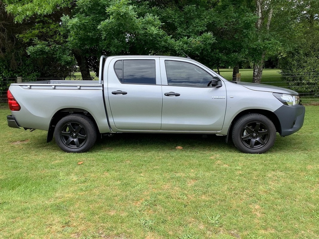 Toyota Hilux WorkMate (2022) on 17" BGW Beast