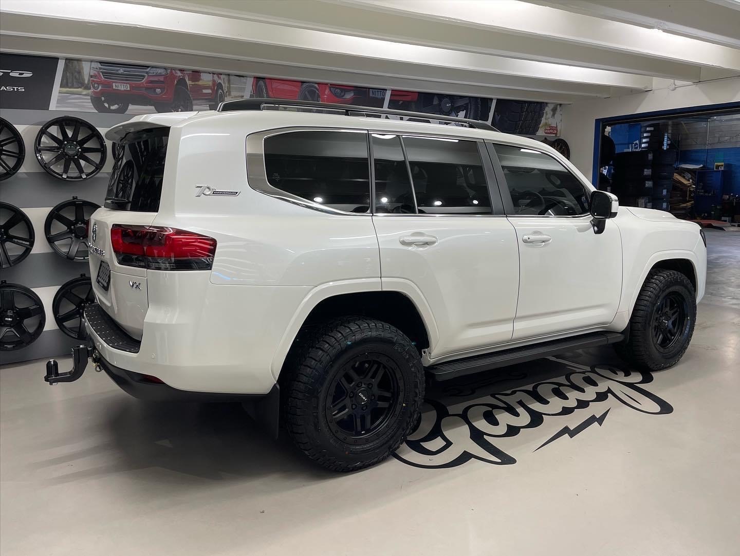 Toyota LC300 (2022) on 18" ROH Hammer
