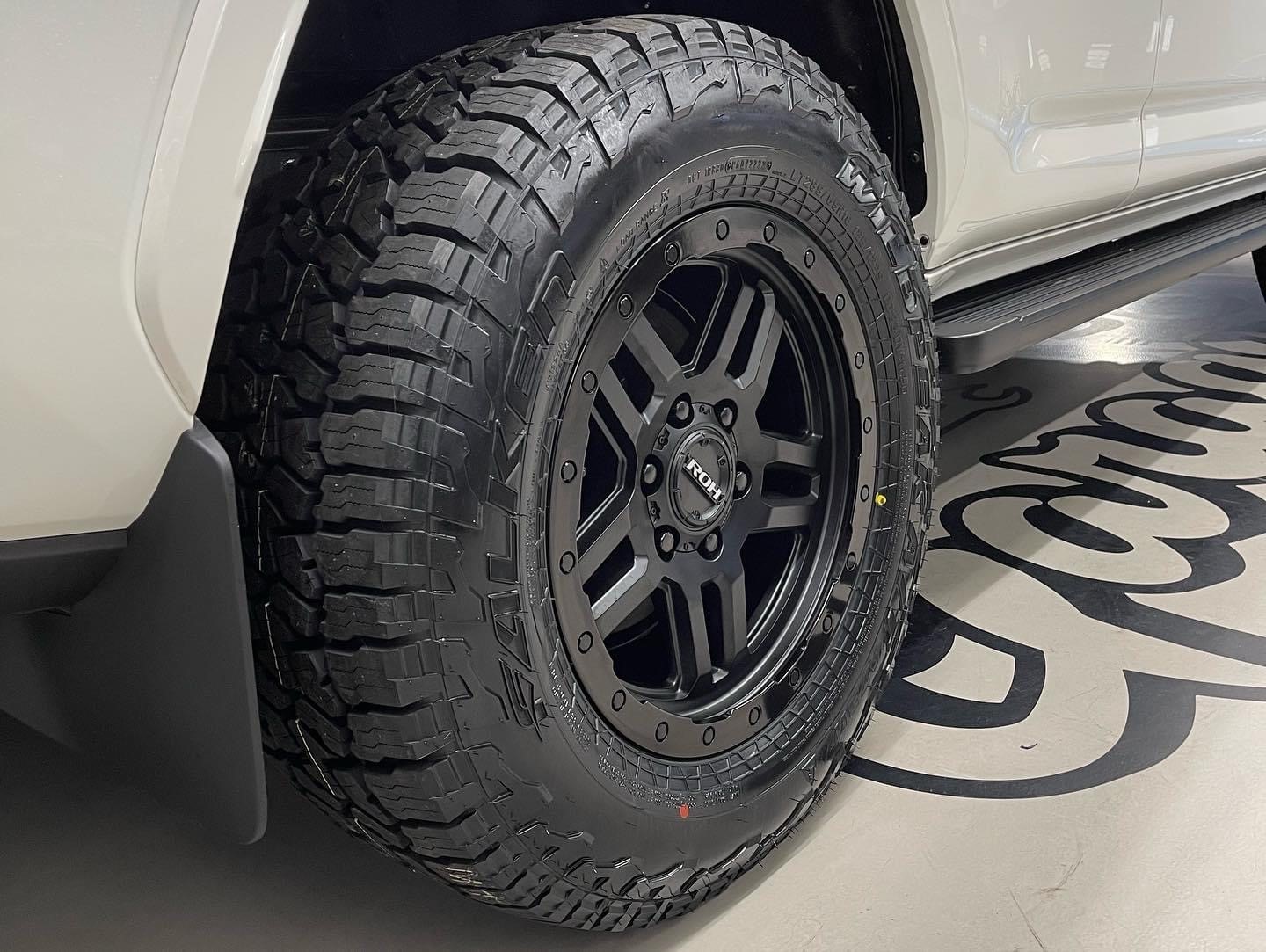 Toyota LC300 (2022) on 18" ROH Hammer