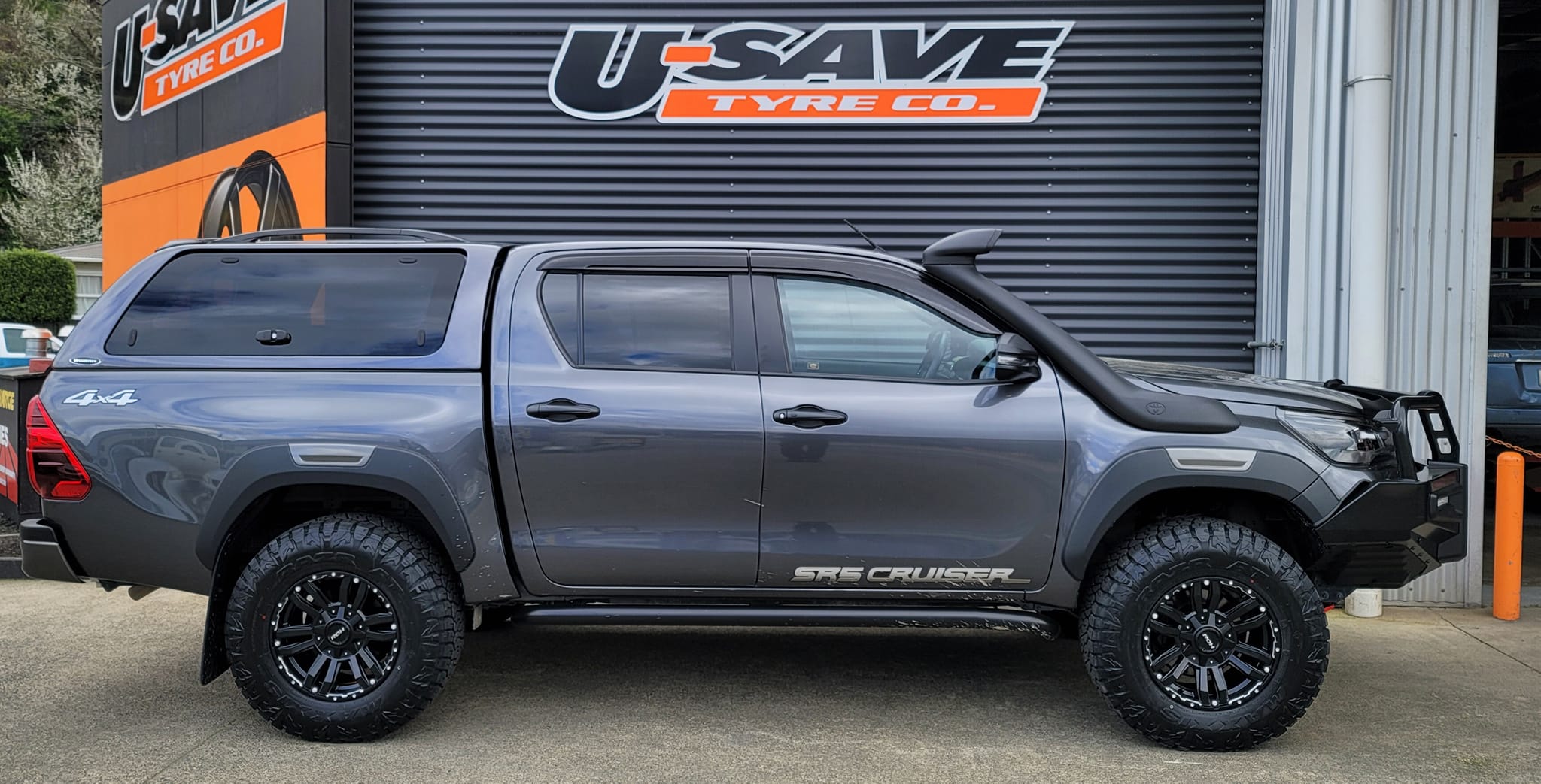 Toyota Hilux SR5 Cruiser (2020) on 17" ROH Vapour
