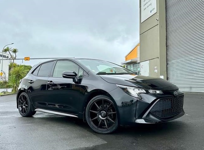 Toyota Corolla (2018) on 18" BGW Tech 9