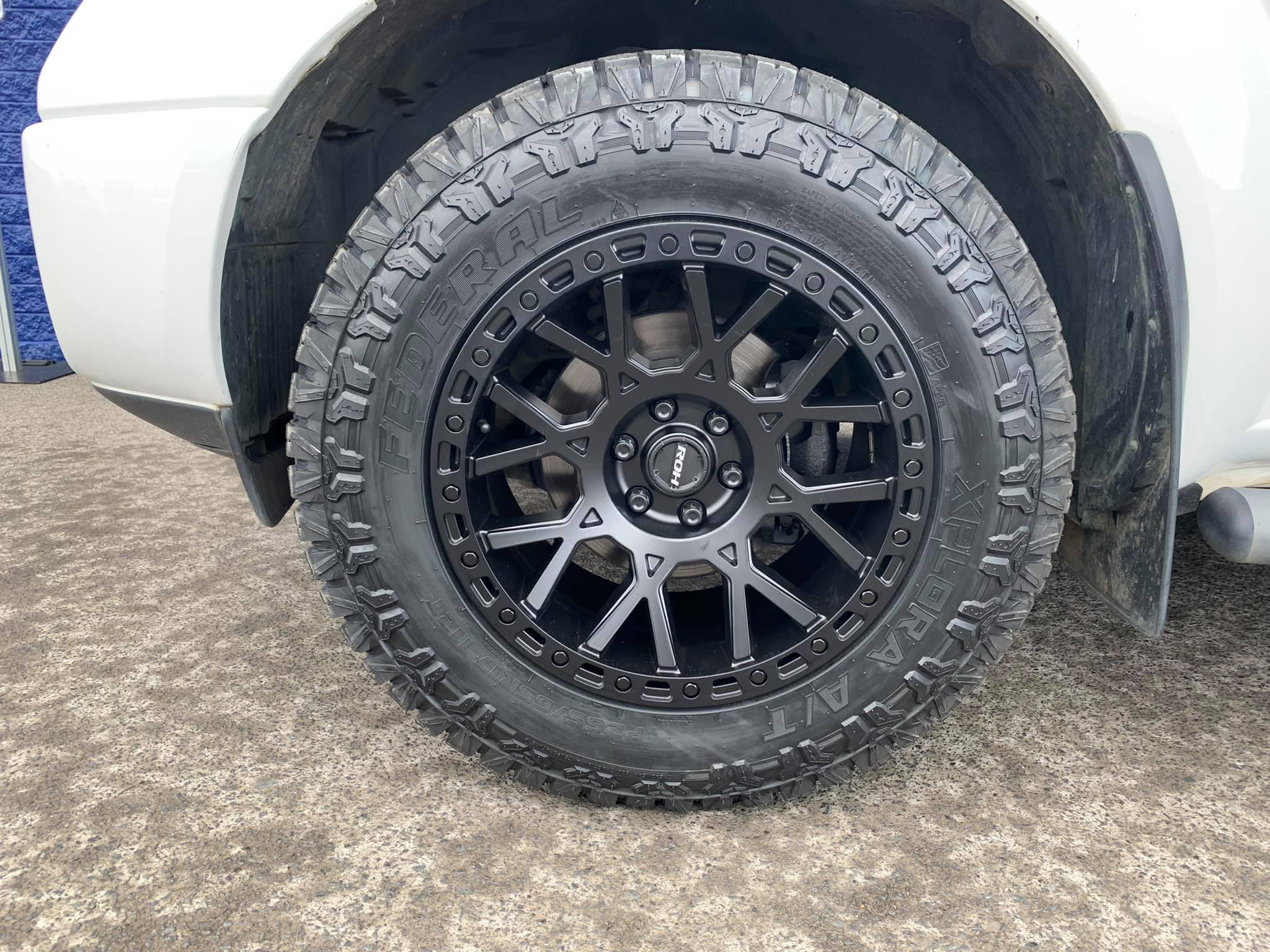 Nissan Navara D40 ST (2014) on 17" ROH Crawler