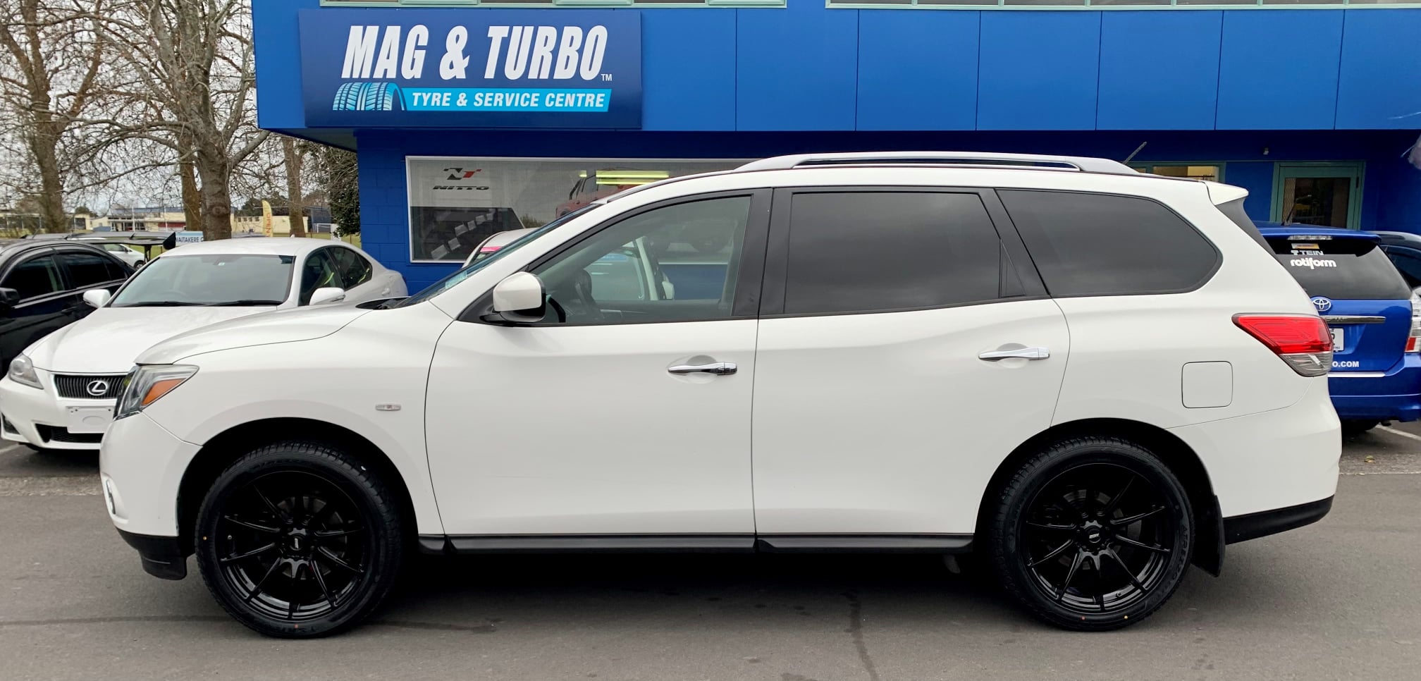 Nissan Pathfinder (2013) on 20" BGW Circuit
