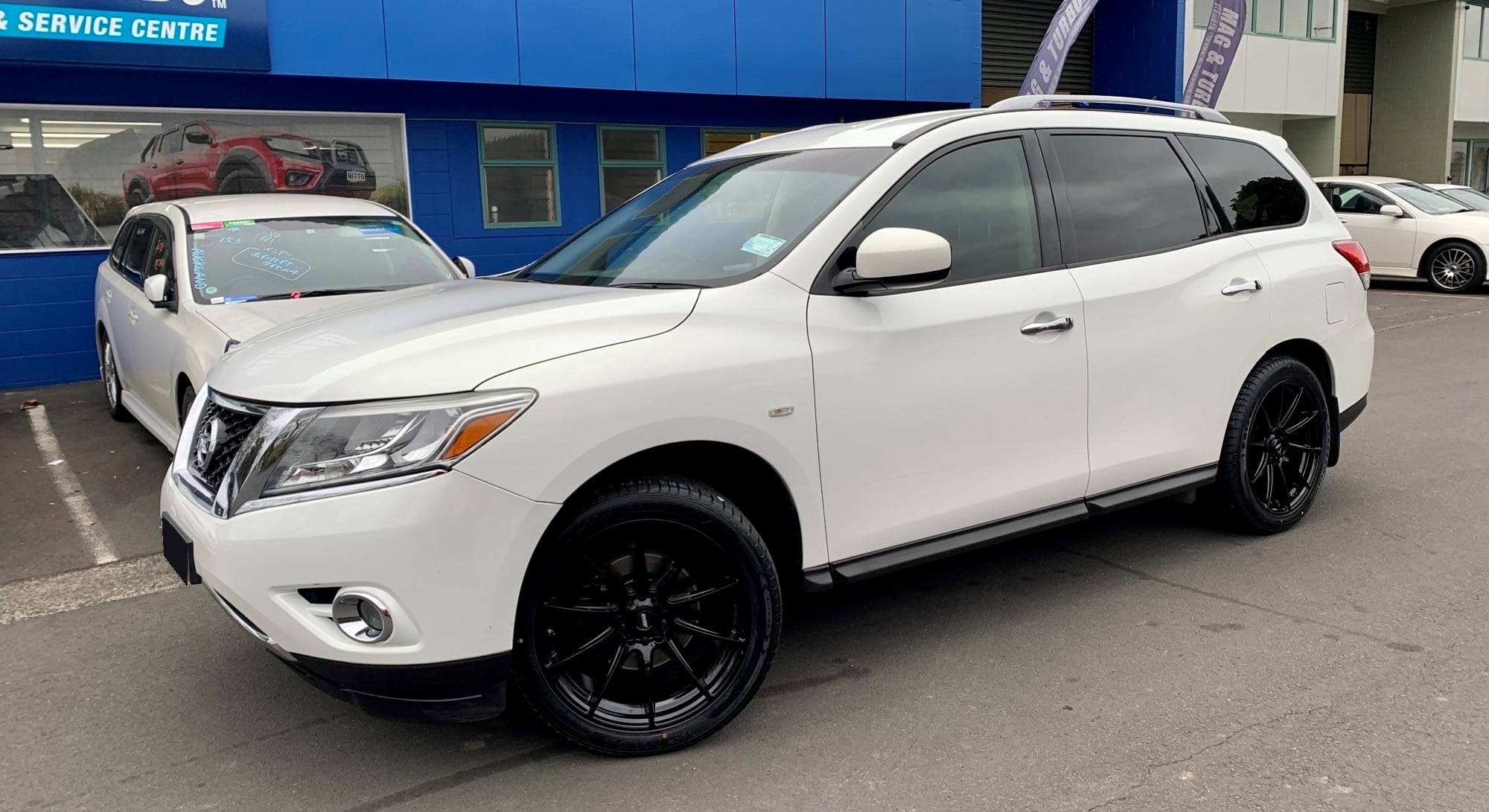 Nissan Pathfinder (2013) on 20" BGW Circuit