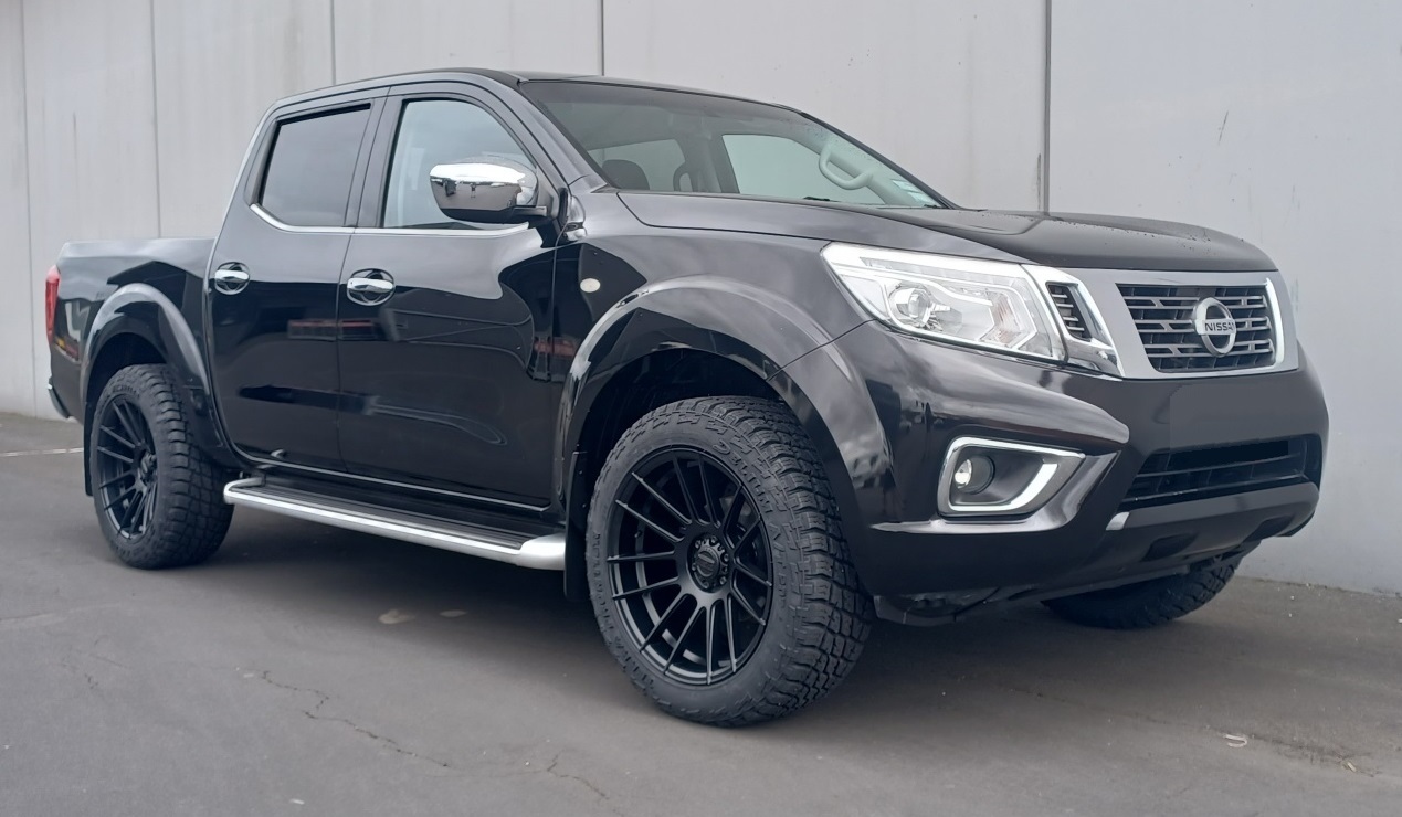 Nissan Navara (2016) on BGW Shadow