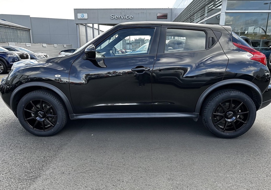 Nissan Juke (2012) on 17" BGW Tech 9