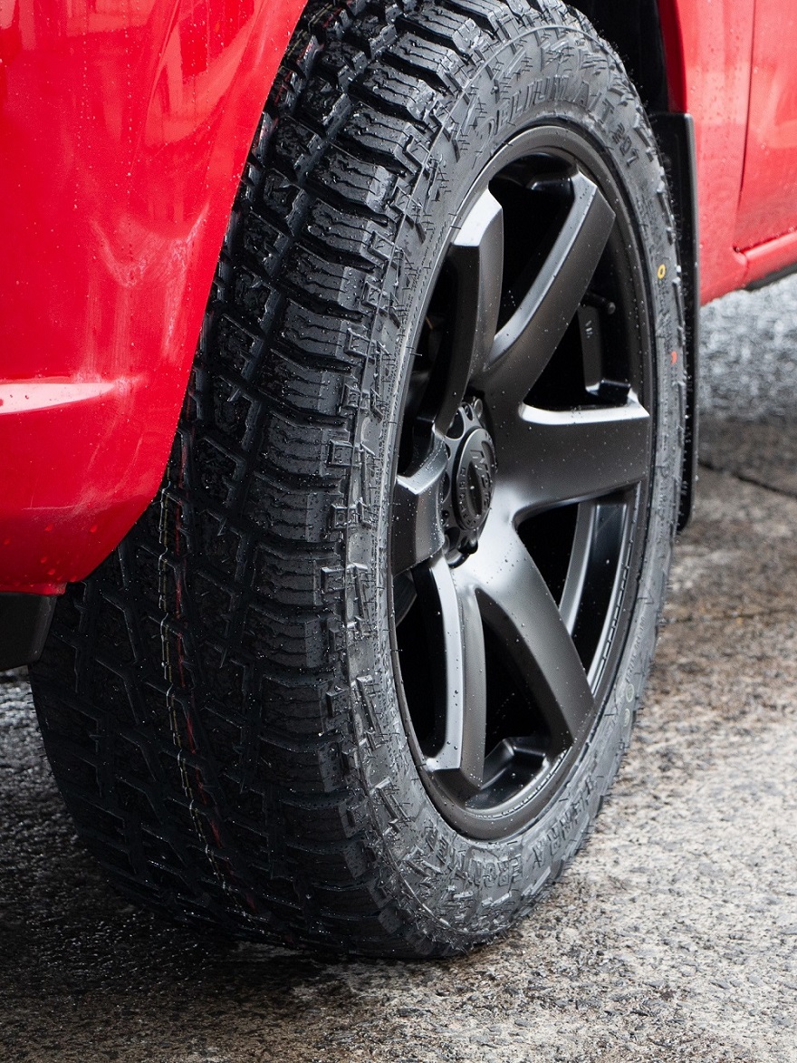 Nissan Navara on 20" BGW Beast