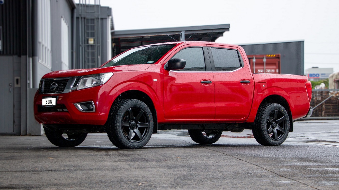 Nissan Navara on 20" BGW Beast