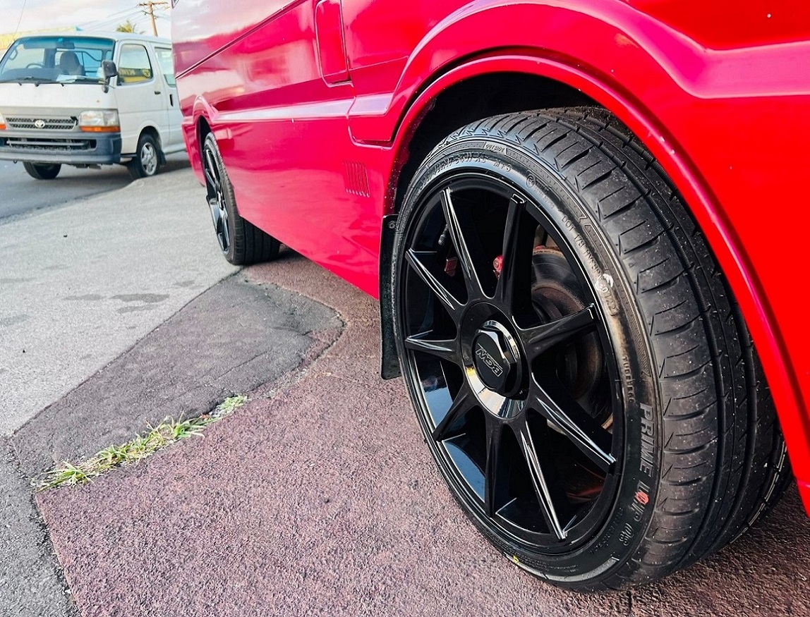 Nissan Vanette (2006) on 17" BGW Tech 9