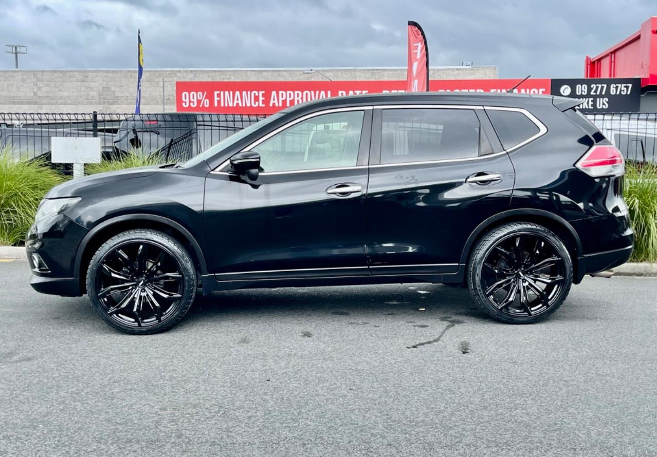Nissan X-Trail on 22" BGW Black Widow