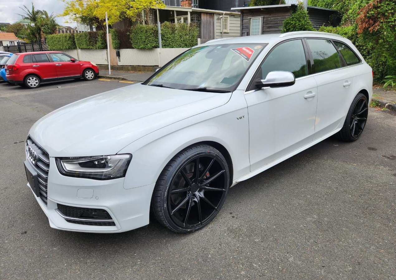 Audi S4 (2014) on 20x10" Covert CV6