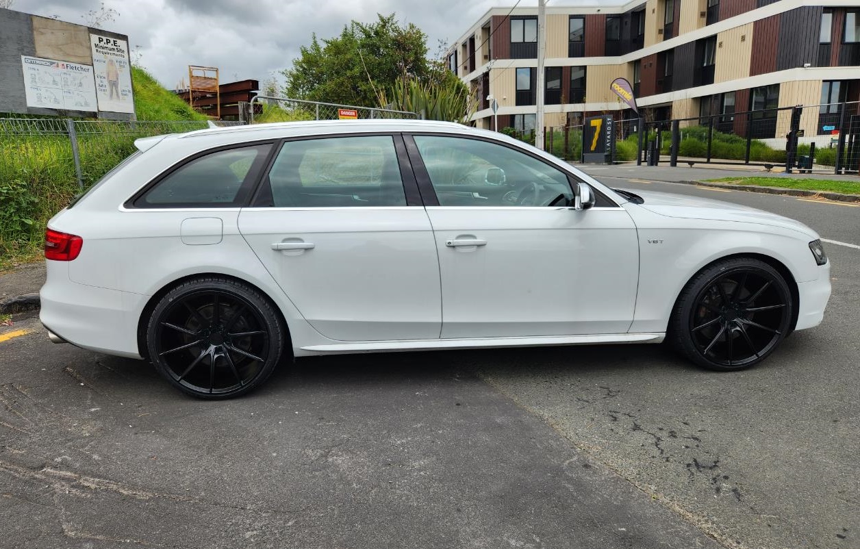 Audi S4 (2014) on 20x10" Covert CV6