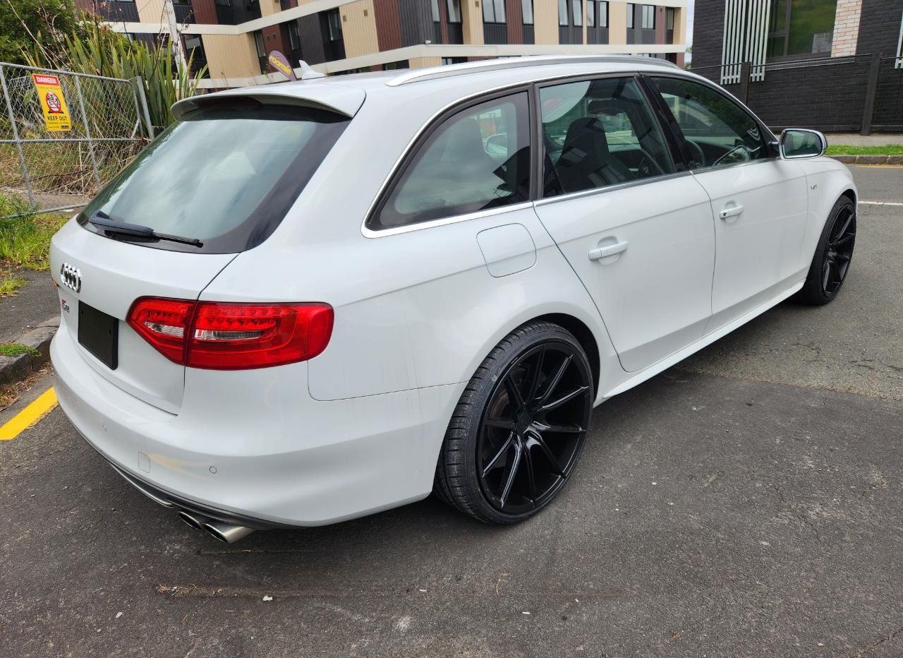 Audi S4 (2014) on 20x10" Covert CV6