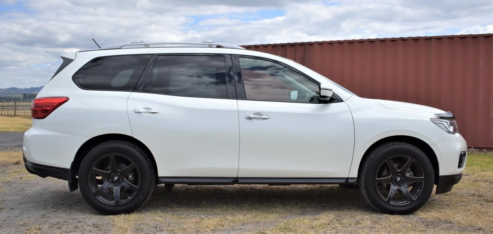 Nissan Pathfinder (2019) on 20" BGW Cartel