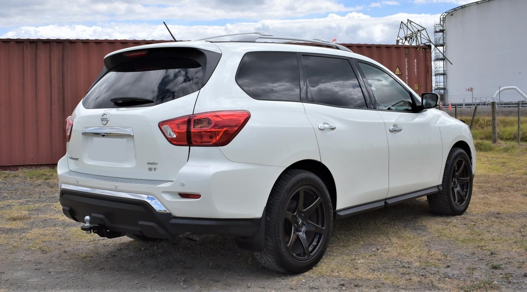 Nissan Pathfinder (2019) on 20" BGW Cartel